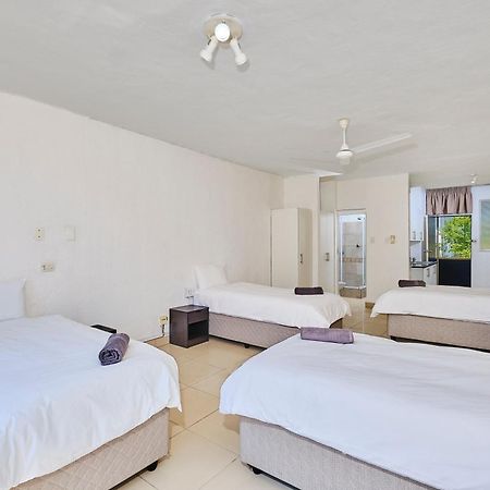 Inn & Out Sandton Park ヨハネスブルグ エクステリア 写真