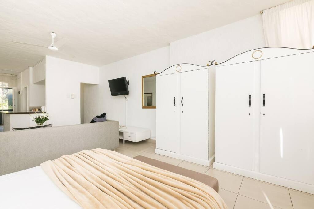 Inn & Out Sandton Park ヨハネスブルグ エクステリア 写真