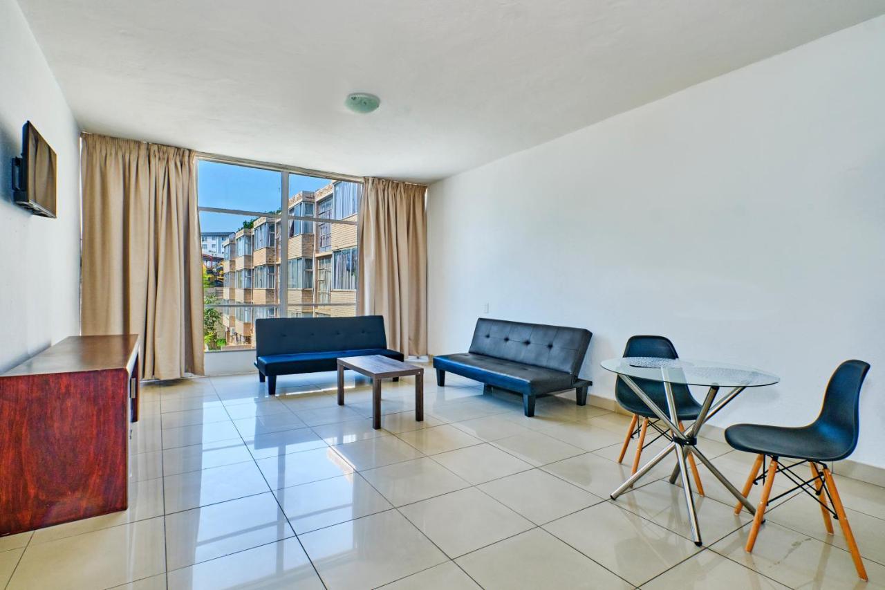 Inn & Out Sandton Park ヨハネスブルグ エクステリア 写真