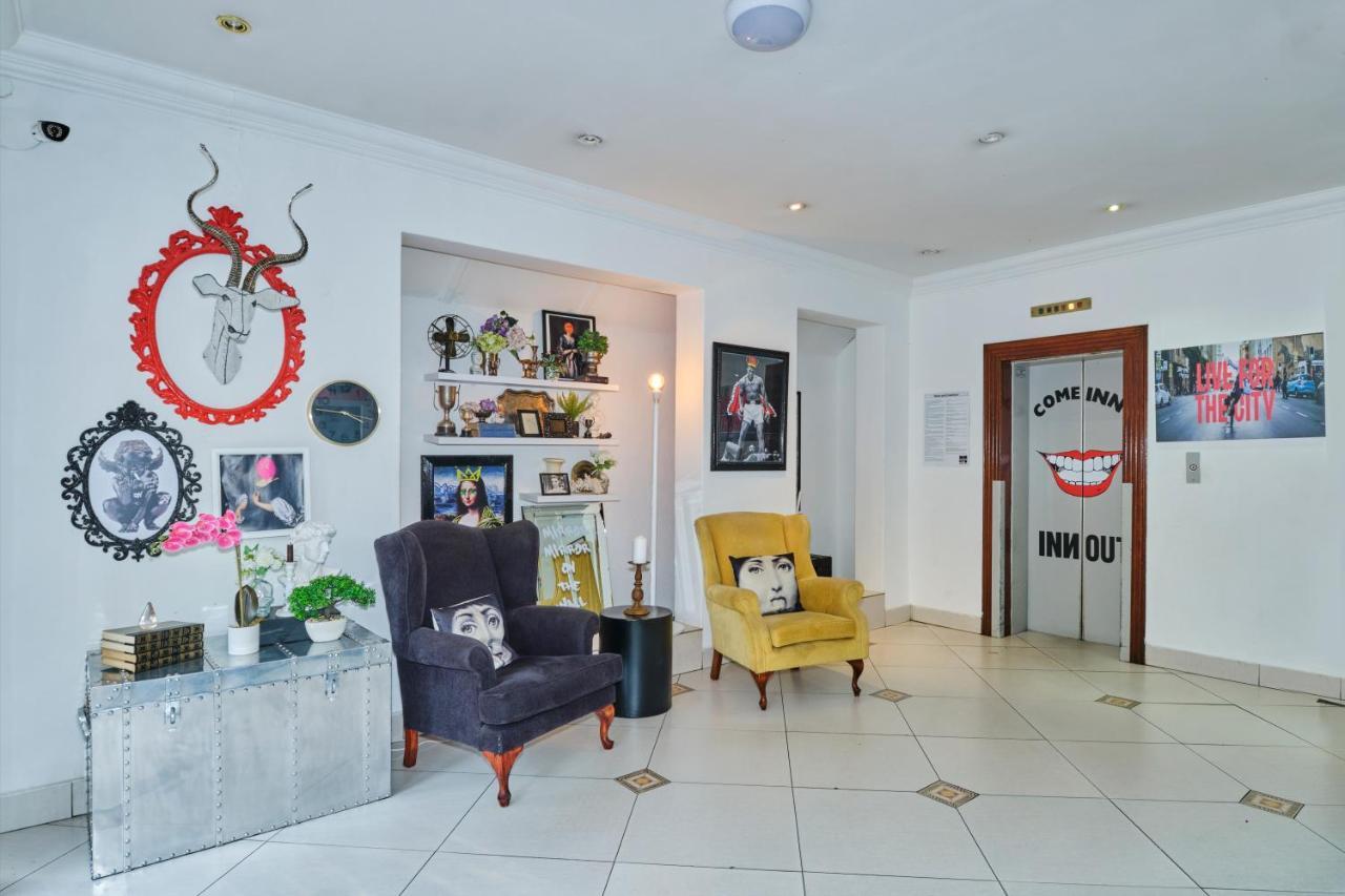 Inn & Out Sandton Park ヨハネスブルグ エクステリア 写真