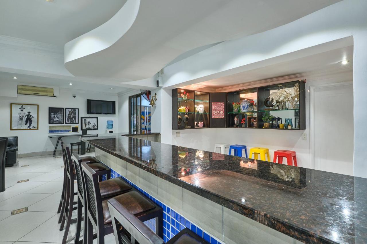 Inn & Out Sandton Park ヨハネスブルグ エクステリア 写真